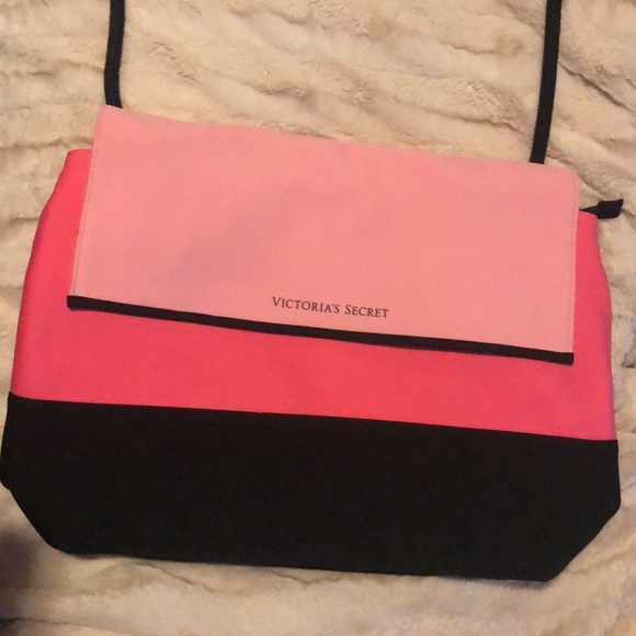 Victoria's Secret Handbags - Victoria’s Secret Pink and Black Cooler bag